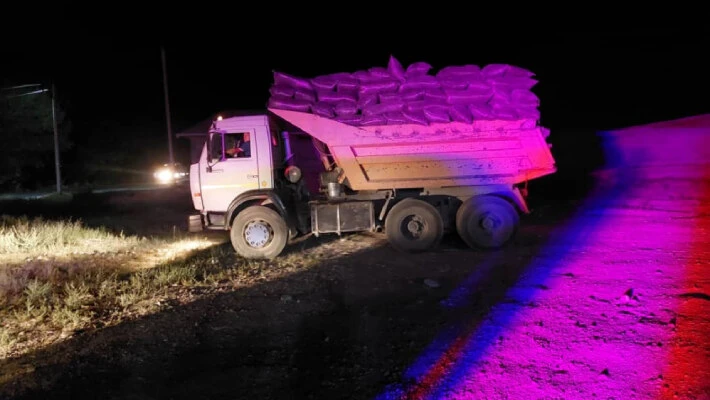 Из узбекского анклава в Кыргызстан пытались провезти 7 тонн насвая