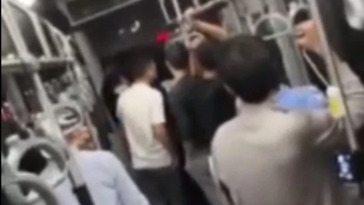 Перепалка между водителем автобуса и пассажирами в Ташкенте попала на видео