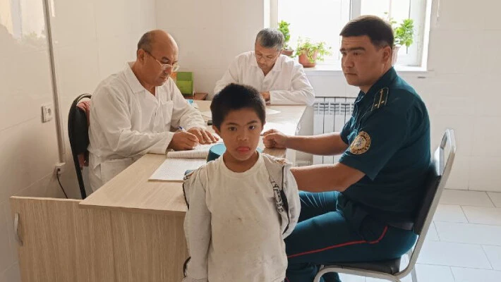 В Кашкадарье ищут родителей потерявшегося мальчика с синдромом Дауна