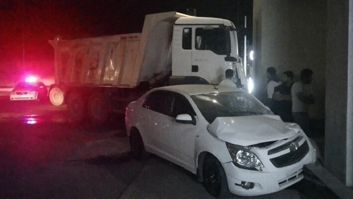 Двое пострадали в ДТП с грузовиками и легковушкой в Ташкенте