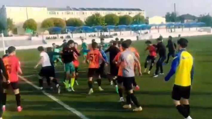 В Узбекистане на футбольном матче юношеских команд произошла драка