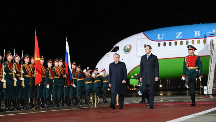 Шавкат Мирзиёев прибыл в Москву