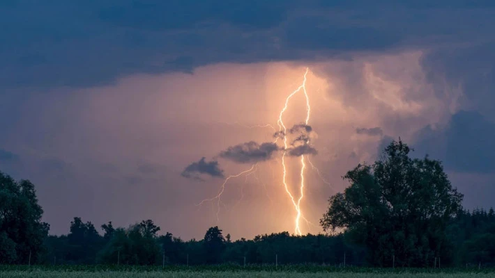 За день над Узбекистаном зафиксировали свыше 1,5 тыс. молний