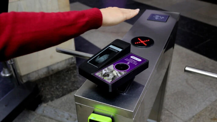 В метро Ташкента появилась система оплаты по скану ладони