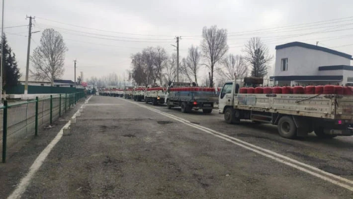 Узбекистан доставил в Кыргызстан тысячу баллонов со сжиженным газом