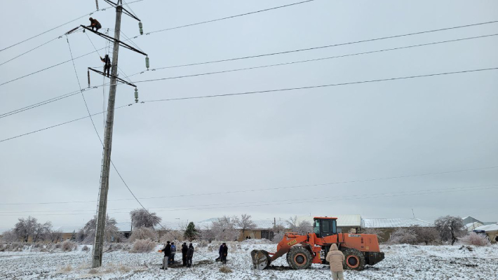В Бухарской области восстановили ЛЭП, поврежденную сильным ветром