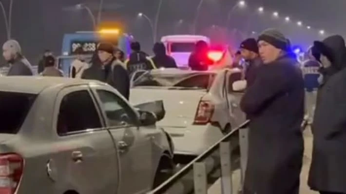 В Ташкенте произошло крупное ДТП с участием пяти машин