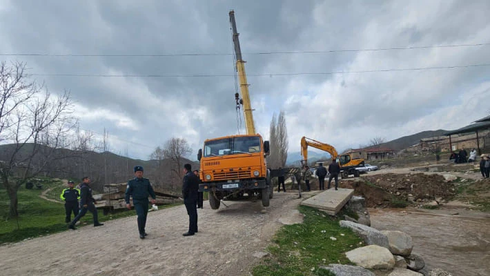 В Самаркандской области из-за проливных дождей смыло мост