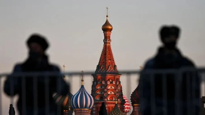 Узбекистанцам рекомендовали не посещать общественные места в России