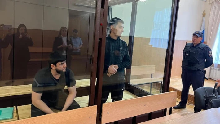 Двух узбекистанцев осудили за попытку сжечь охранника ночного клуба в РФ