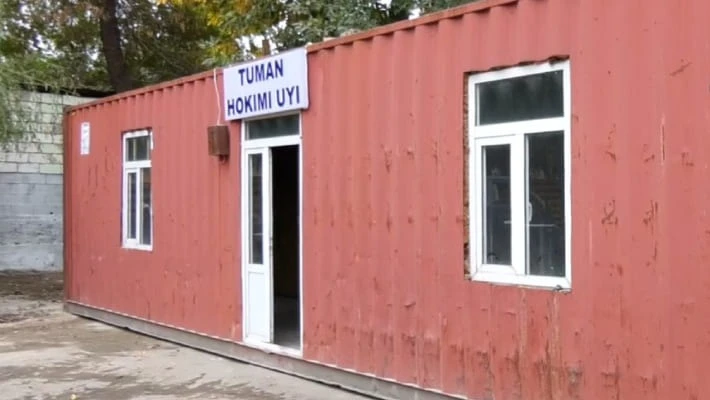 Хоким Нарынского района переехал в контейнерный дом Хоким Нарынского района переехал в контейнерный дом