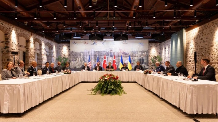 Украина приостановила мирные переговоры с РФ Украина приостановила мирные переговоры с РФ