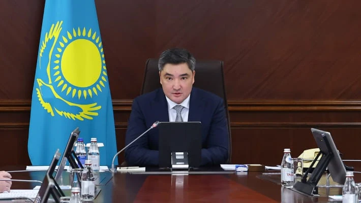 Премьер Казахстана потребовал наказать виновных в задержке поездов на границе