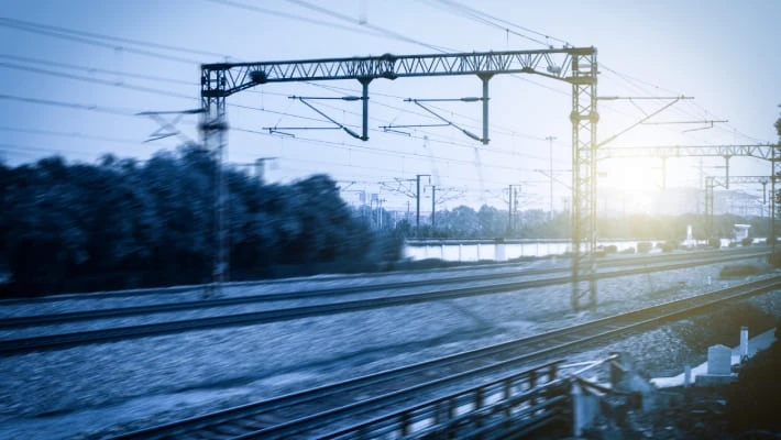 Женщина попала под пассажирский поезд Женщина попала под пассажирский поезд