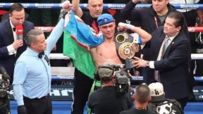 Бектемир Меликузиев нокаутировал Сену Агбеко