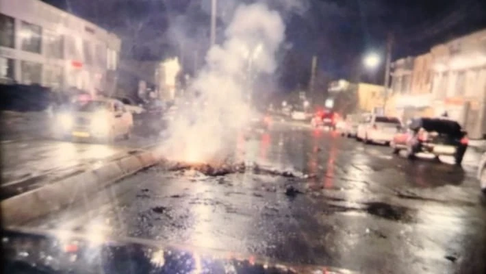 Видео «удар молнии» по дороге в Фарише оказалось сгенерированным ИИ Видео «удар молнии» по дороге в Фарише оказалось сгенерированным ИИ