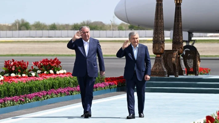 Президенты Узбекистана и Таджикистана прибыли в Бухару Президенты Узбекистана и Таджикистана прибыли в Бухару