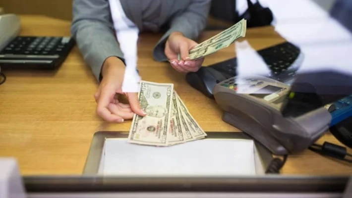 ЦБ предложил смягчить правила покупки наличной валюты ЦБ предложил смягчить правила покупки наличной валюты