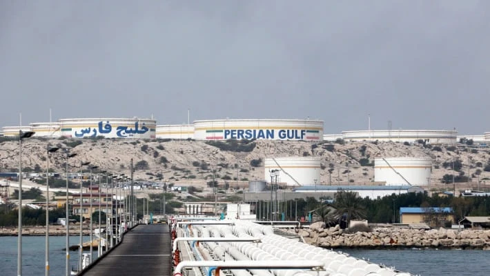 США и Израиль нанесли удары по иранскому острову Харк США и Израиль нанесли удары по иранскому острову Харк