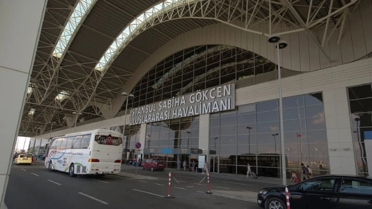 Узбекские паломники застряли в аэропорту Стамбула из-за проблем с туроператорами