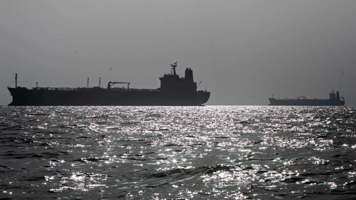 ЕС разрешил задерживать танкеры с российской нефтью в Средиз