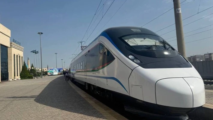 Китайский электропоезд CR200J начнет курсировать между Хивой и Бухарой Китайский электропоезд CR200J начнет курсировать между Хивой и Бухарой