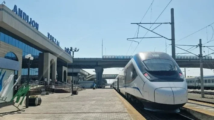 Ташкент и Андижан связал еще один скоростной электропоезд Ташкент и Андижан связал еще один скоростной электропоезд